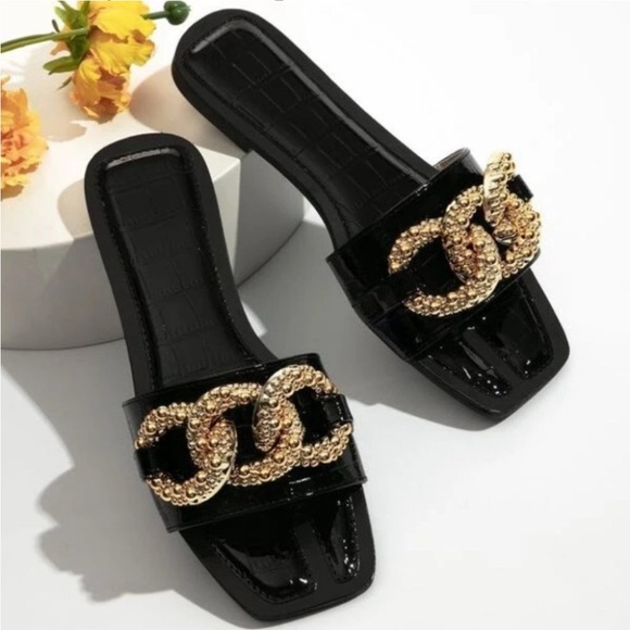BLACK Crocodile Embossed Chain Decor Slide Sandals - Picture 1 of 4